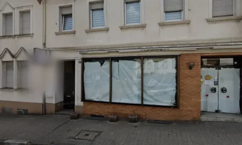 Gute Parkmöglichkeiten, freundliches Personal und der Sichtschutz draußen,…