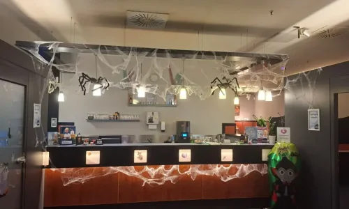 Schöne Halle. Das Servicepersonal ist hervorragend. Leider gibt…
